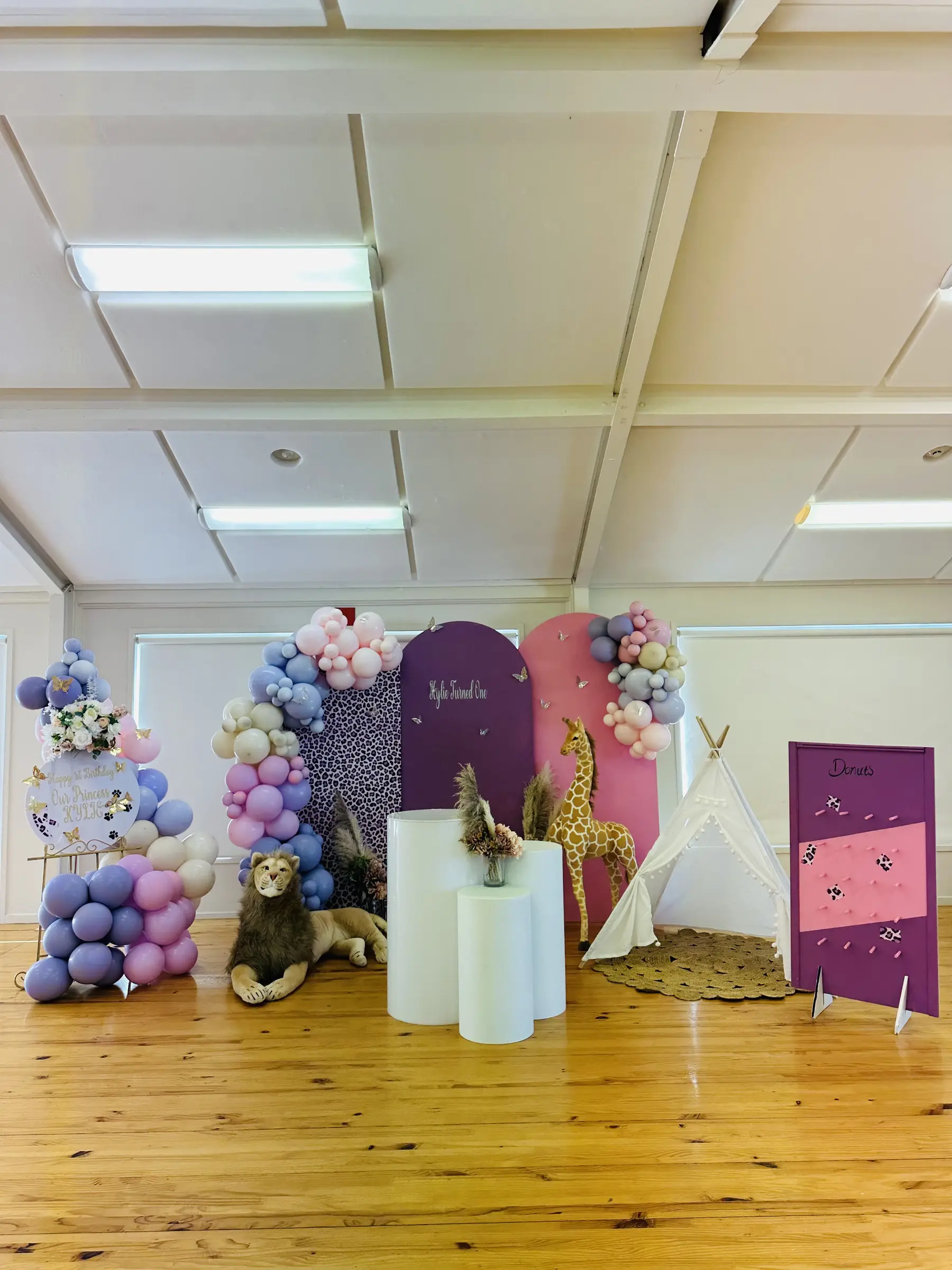 Baby shower styling by Decoration X: Safari-theme balloon arch, plush animals, teepee.
