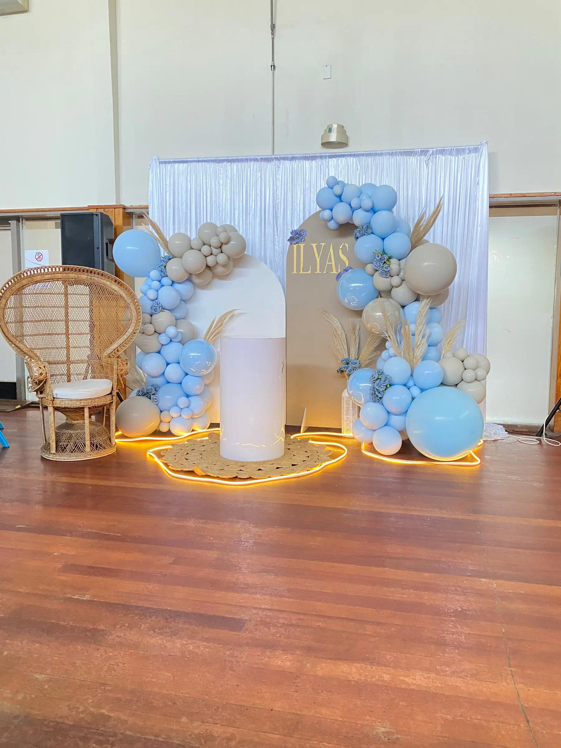 Baby shower styling by Decoration X: 'Ilyas' arch board, blue/beige balloons, peacock chair.